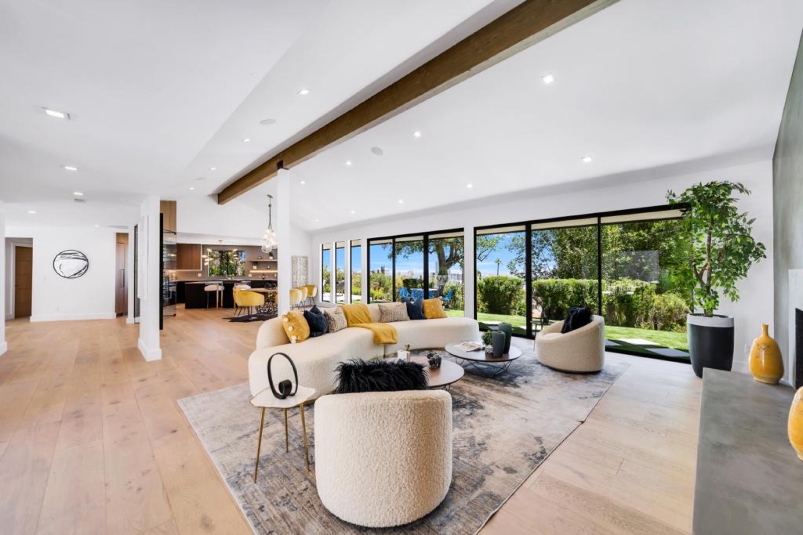 Encino: Modern Edge - photo 2