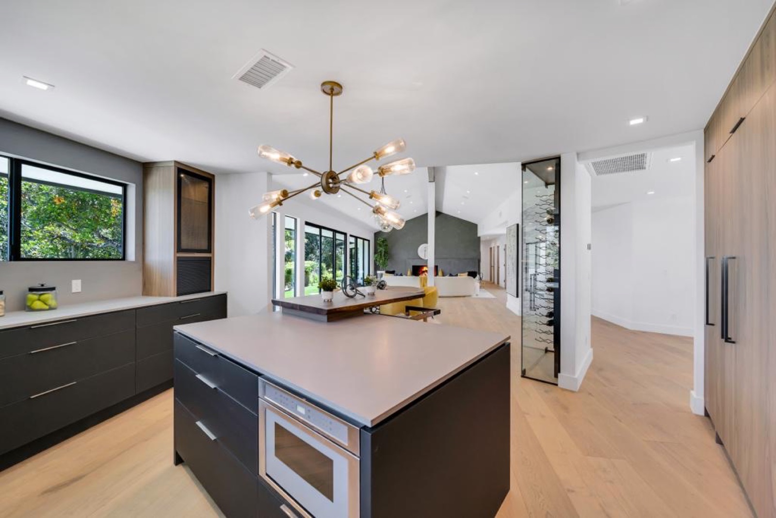 Encino: Modern Edge - photo 9